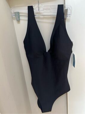 Cupshe Onyx Plunging Slim Sculpt One-Piece Swimsuit